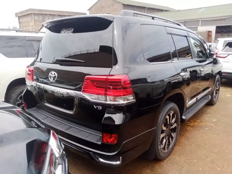 Toyota Landcruiser  V8   - 2019