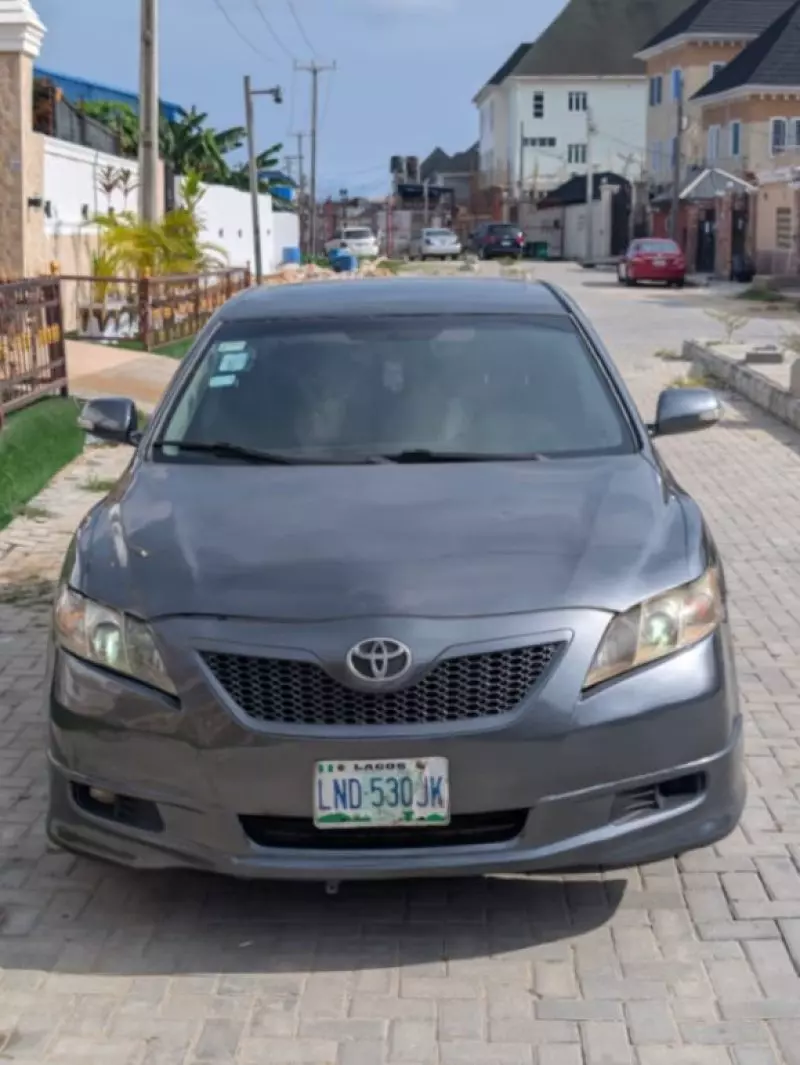 Toyota Camry   - 2009