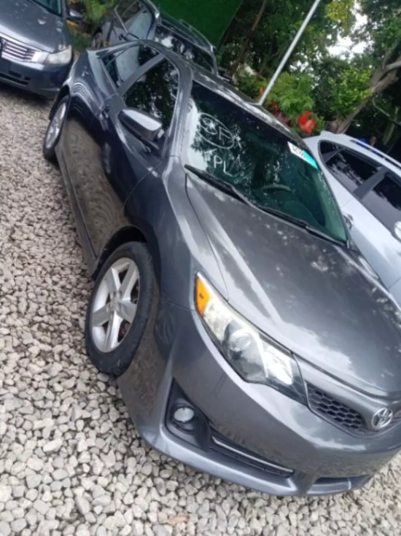 Toyota Camry   - 2012