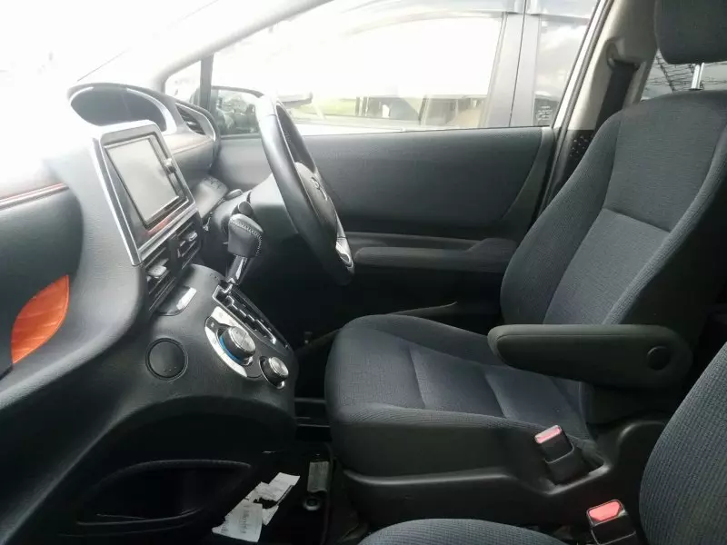 Toyota Sienta   - 2017