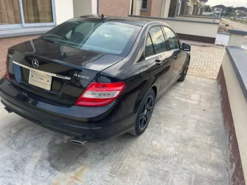 Mercedes-Benz C-Class   - 2010