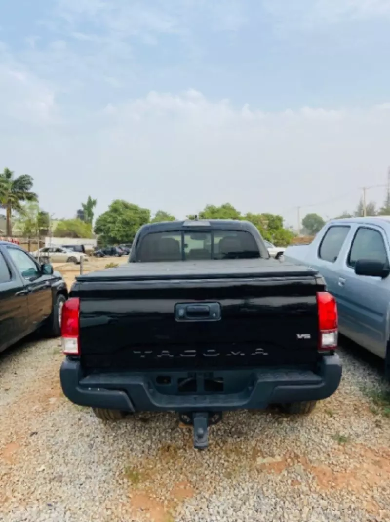 Toyota Tacoma   - 2018