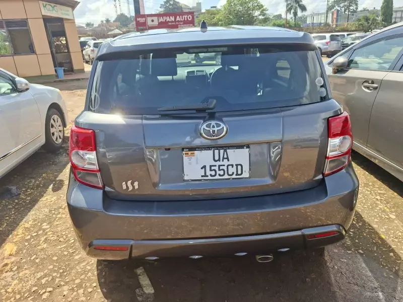 Toyota Ist    - 2010