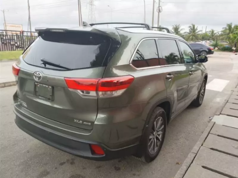Toyota Highlander   - 2018
