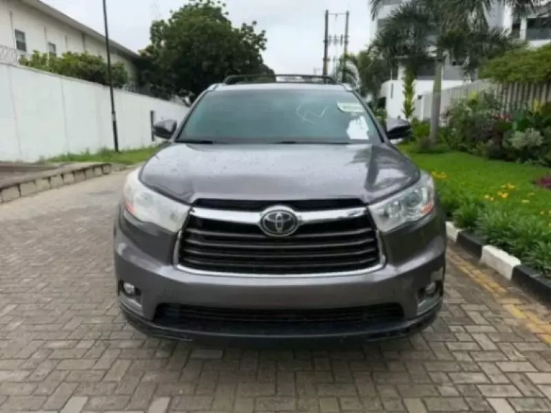 Toyota Highlander   - 2016