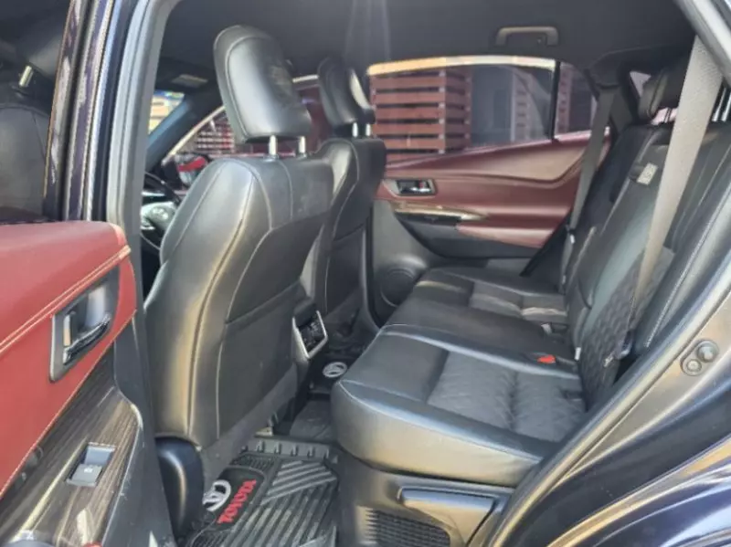 Toyota Harrier   - 2015