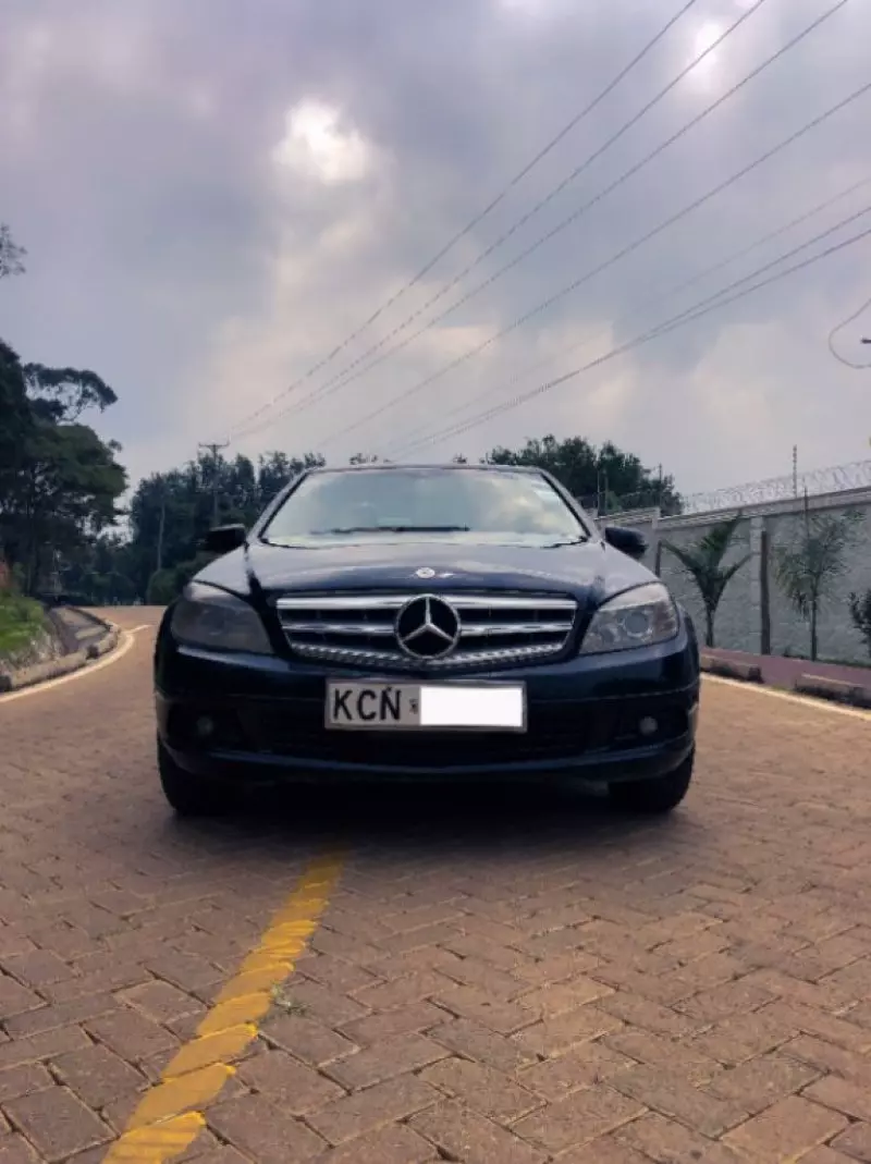 Mercedes-Benz C200   - 2010