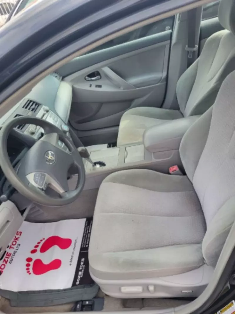 Toyota Camry   - 2010