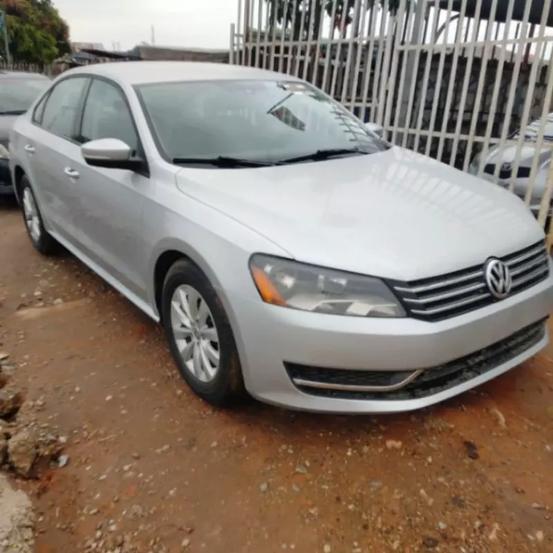 Volkswagen Passat   - 2013