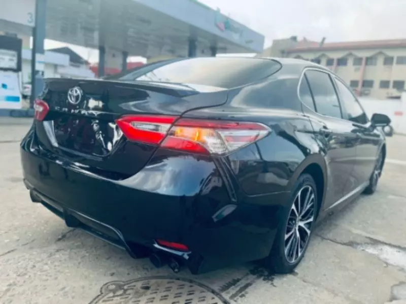 Toyota Camry   - 2018