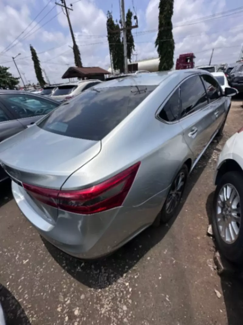 Toyota Avalon   - 2013