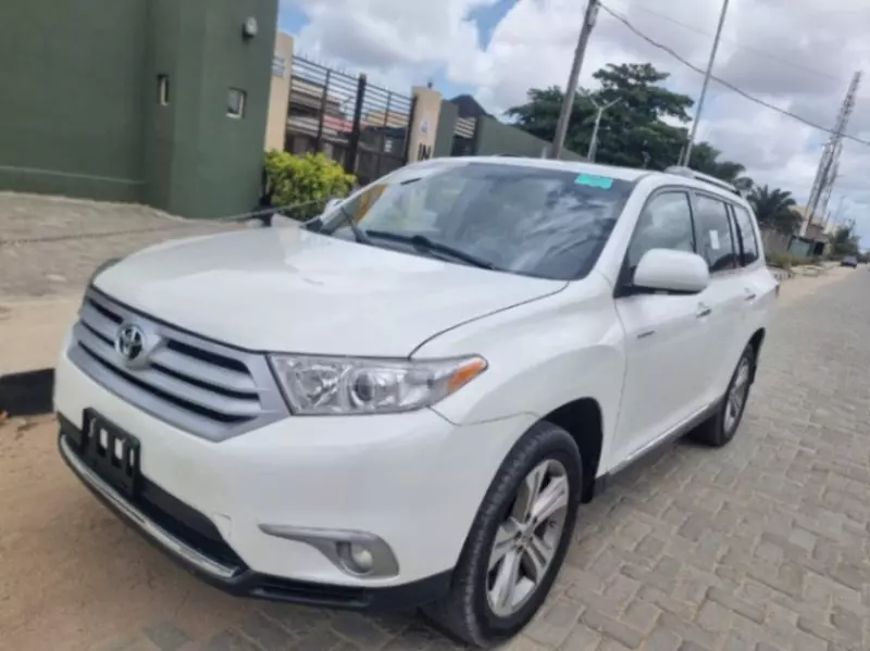 Toyota Highlander   - 2011