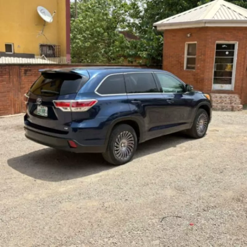 Toyota Highlander   - 2015