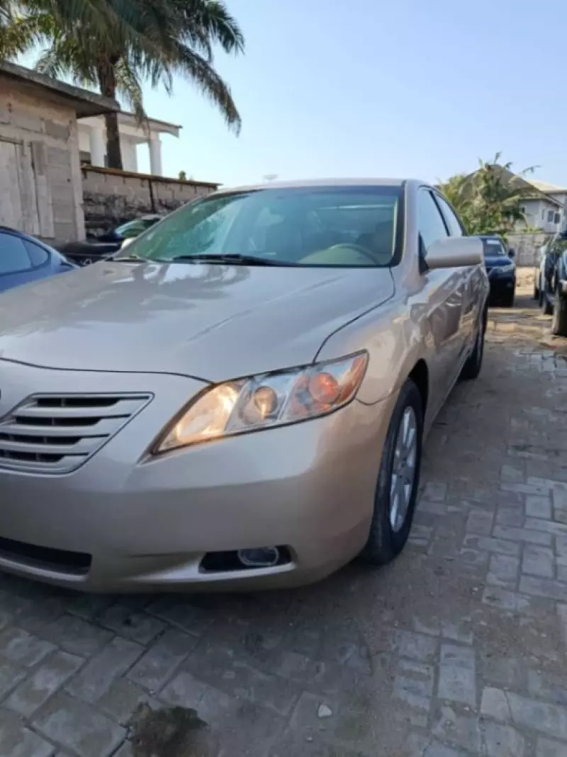 Toyota Camry   - 2008