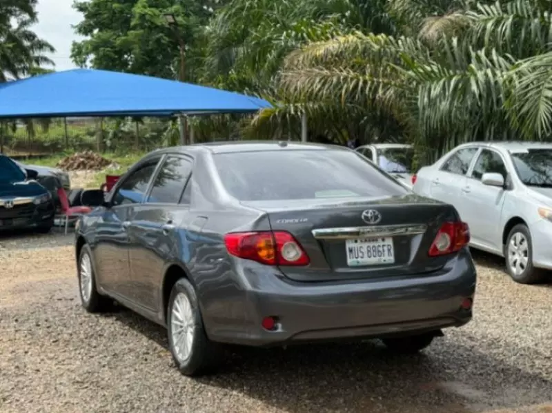 Toyota Corolla   - 2009