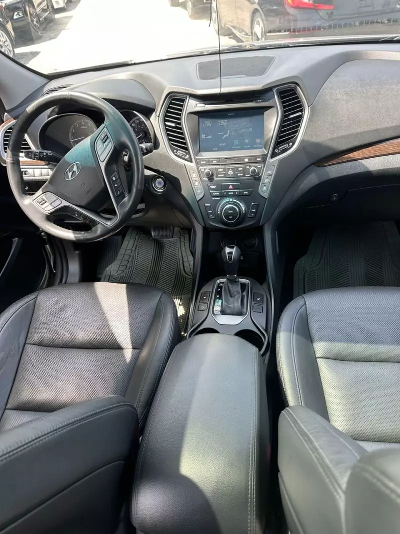 Hyundai Santa Fe   - 2017