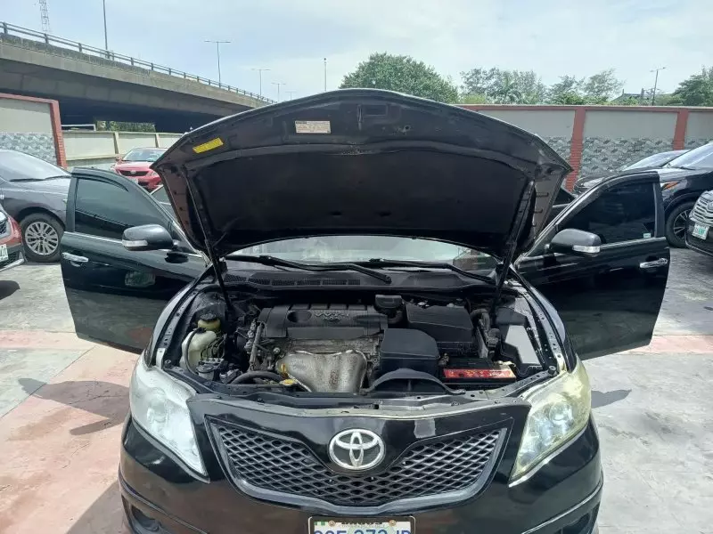 Toyota Camry   - 2011
