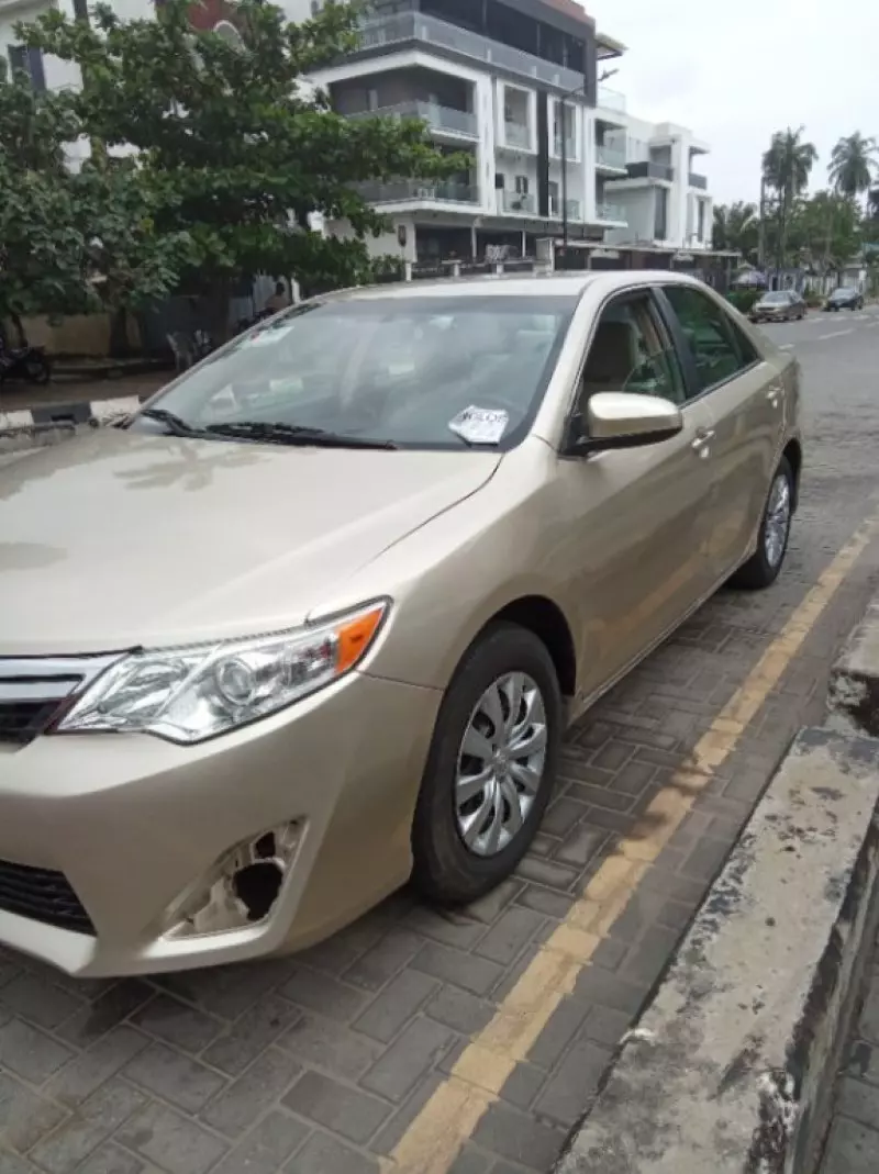 Toyota Camry   - 2013