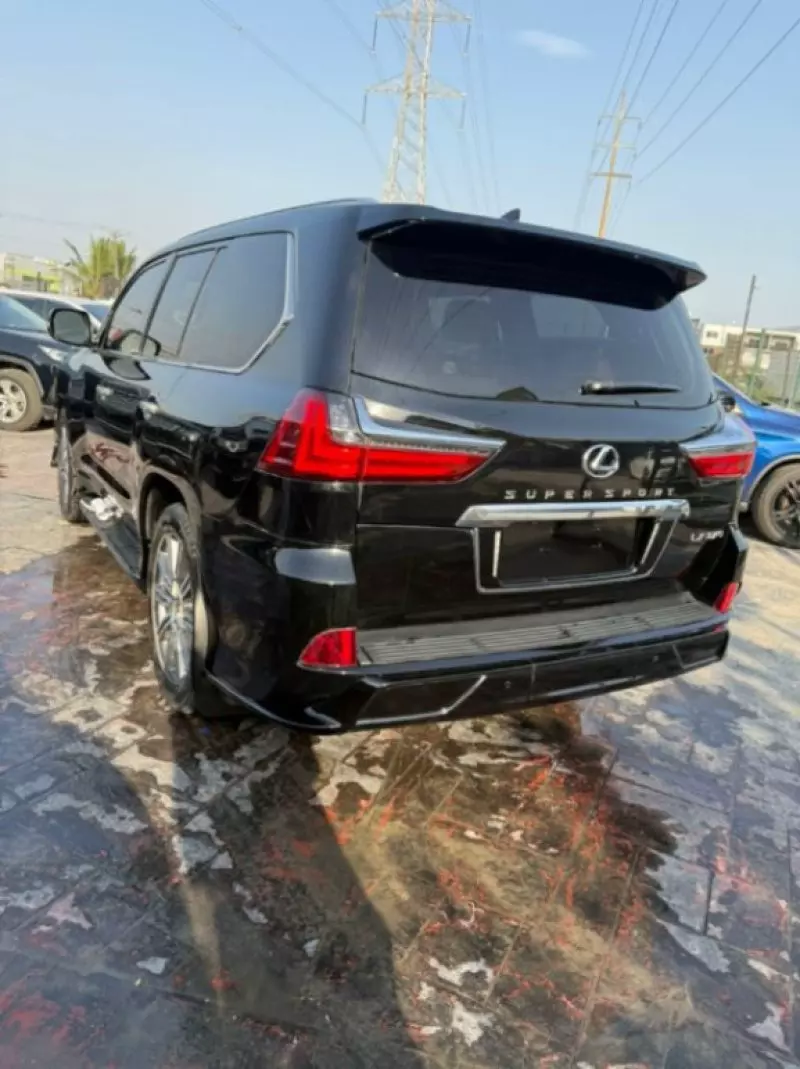 Lexus LX
