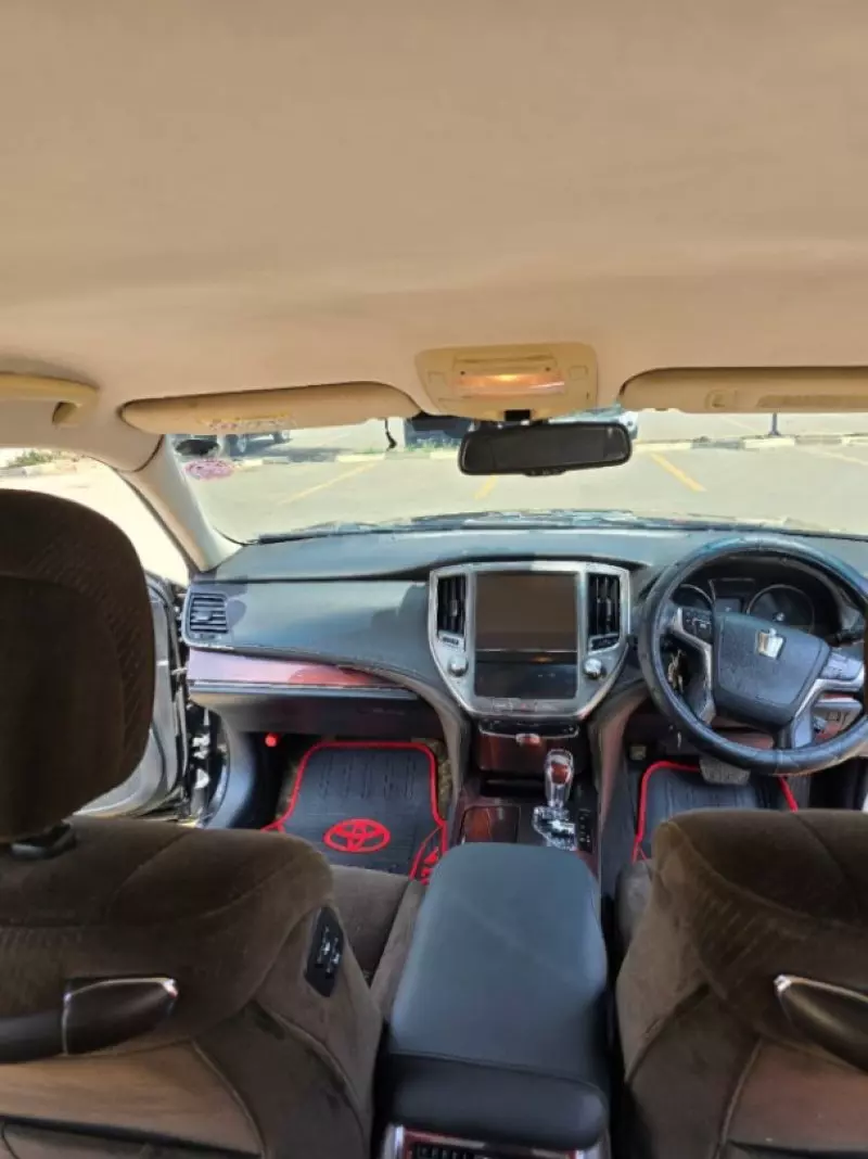 Toyota Crown   - 2014