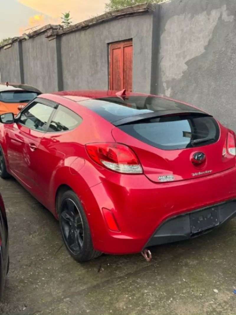 Hyundai Veloster   - 2015