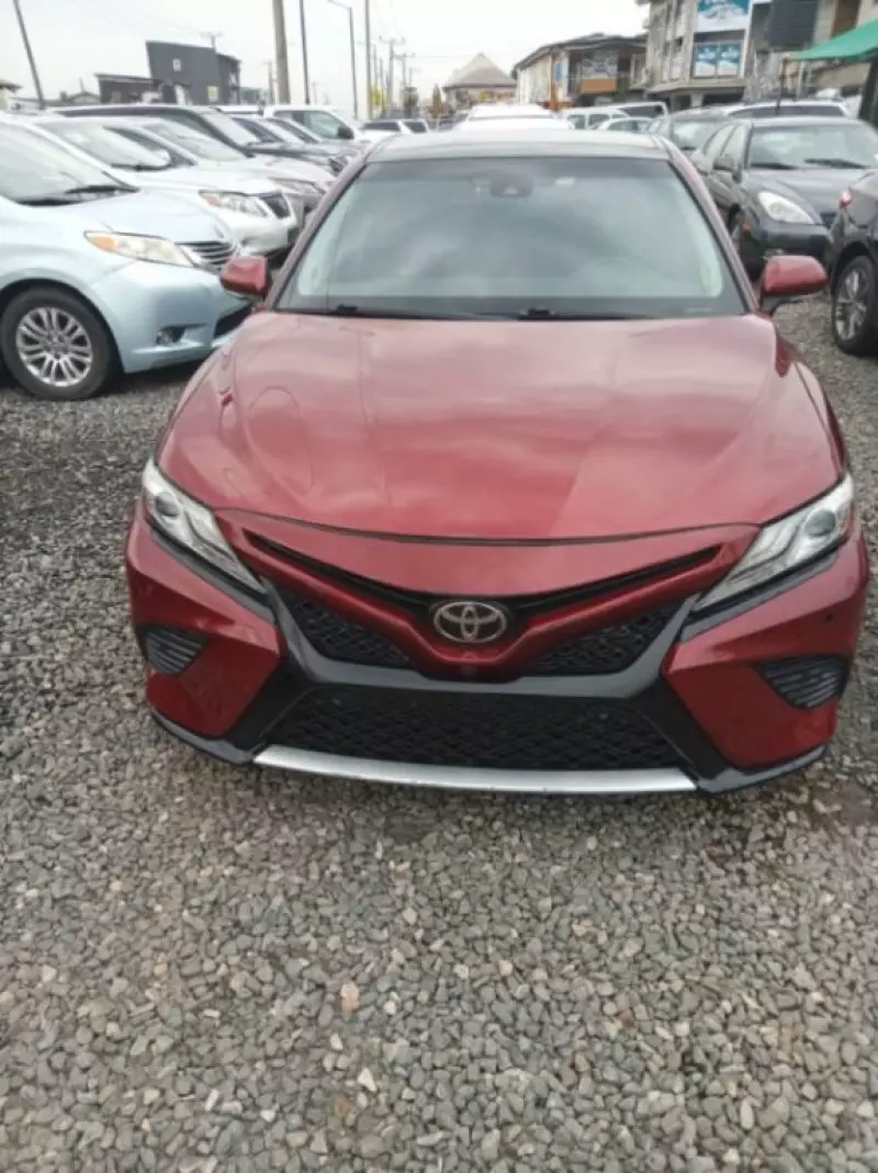 Toyota Camry - 2018