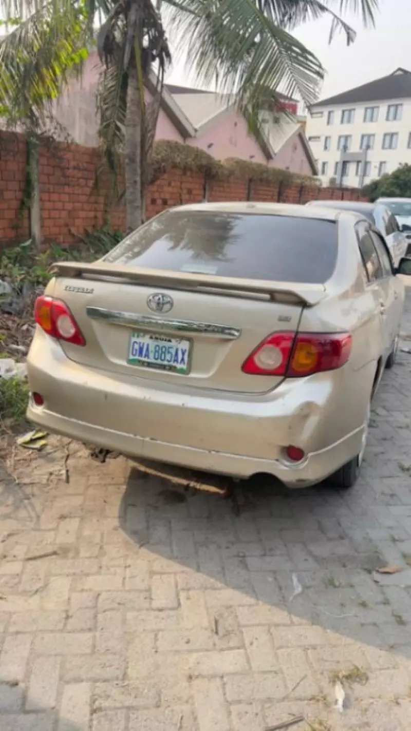 Toyota Corolla   - 2009