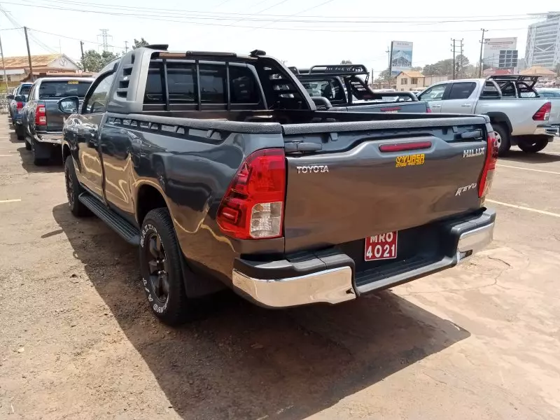 Toyota Hilux   - 2016