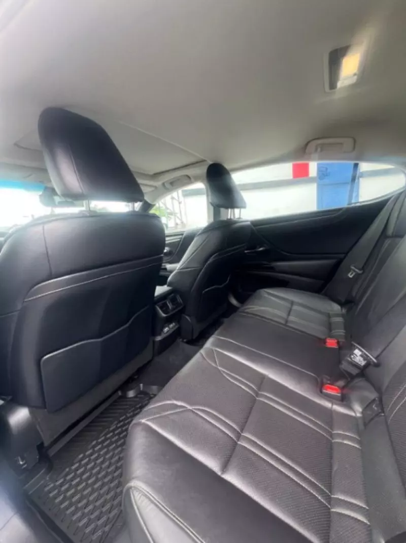 Lexus ES 350   - 2023