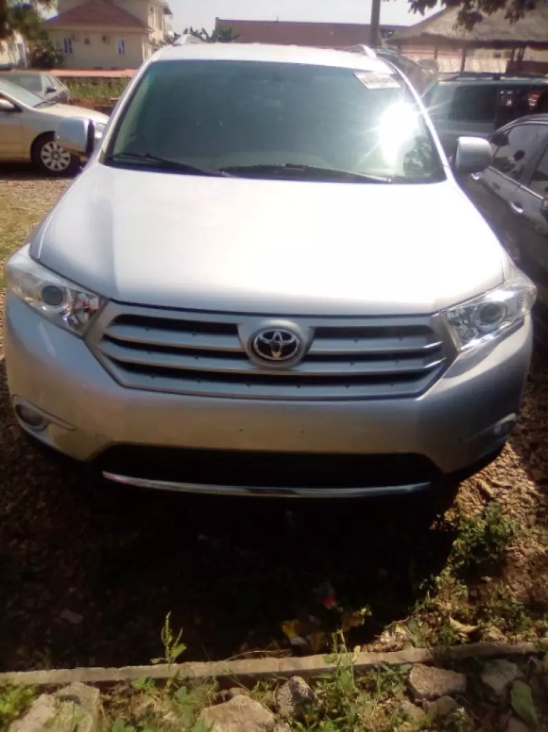 Toyota Highlander   - 2011