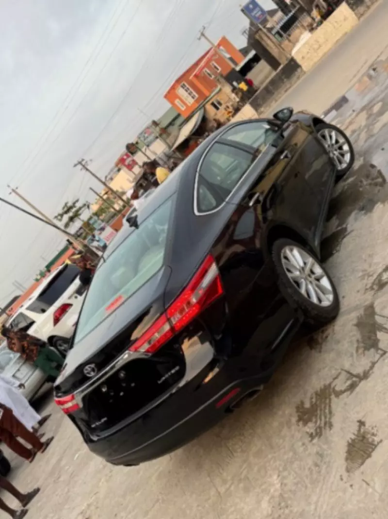 Toyota Avalon   - 2013