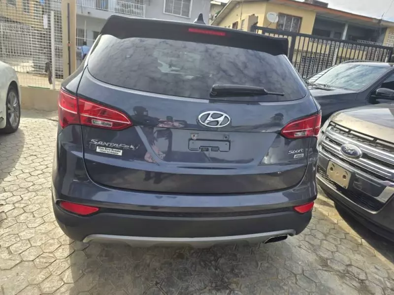 Hyundai Santa FE   - 2015