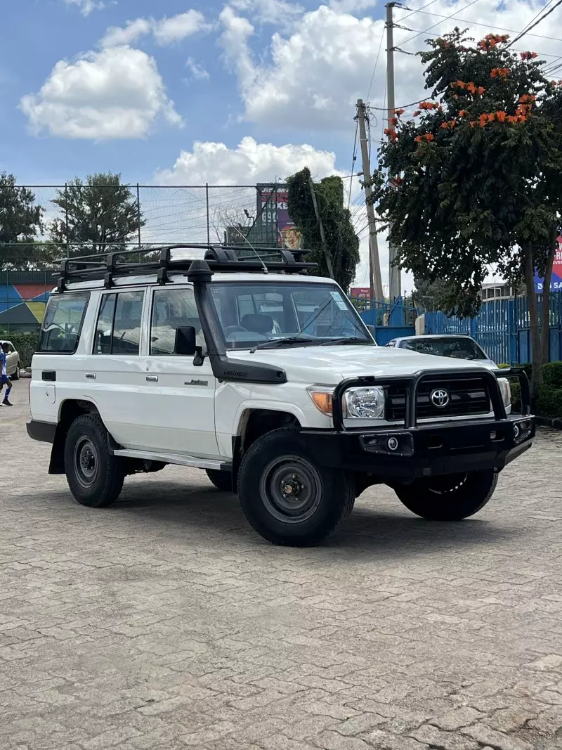 Toyota Landcruiser 76   - 2016