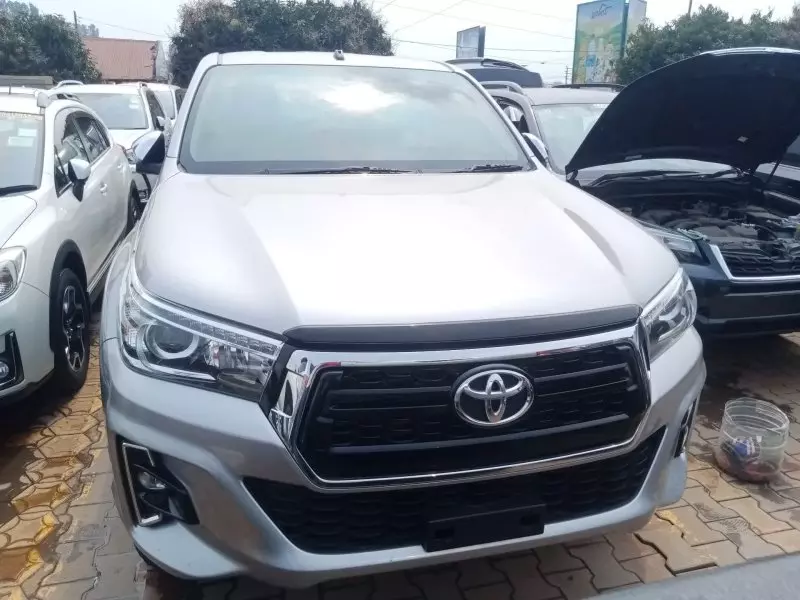 Toyota Hilux   - 2019