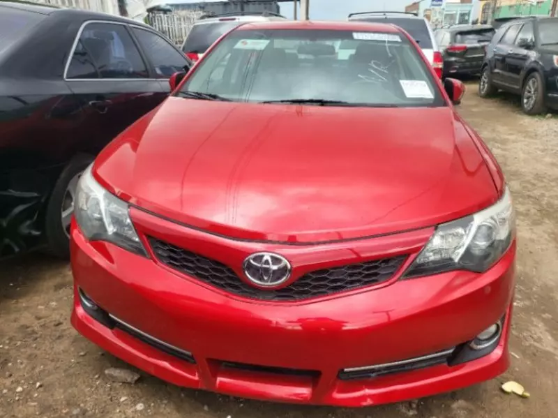 Toyota Camry   - 2014