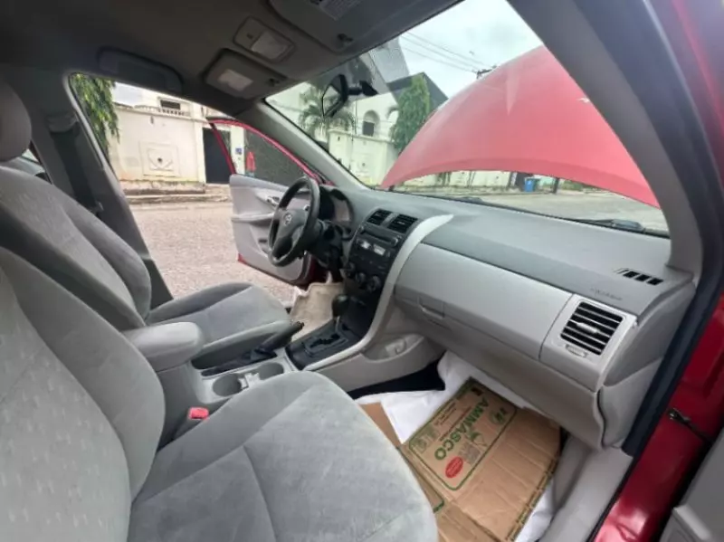 Toyota Corolla   - 2010