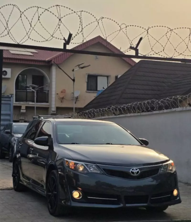 Toyota Camry - 2012