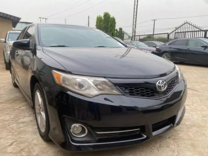 Toyota Camry   - 2013