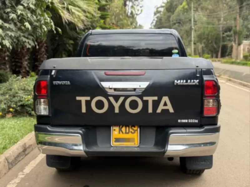 Toyota Hilux   - 2017