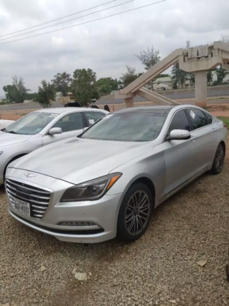 Hyundai Genesis   - 2018