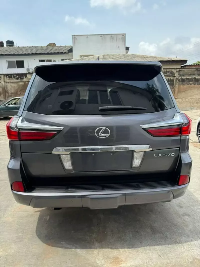 Lexus LX 570   - 2016