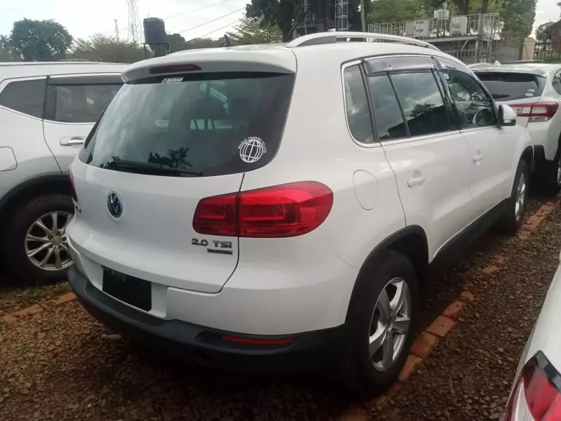 Volkswagen Tiguan   - 2012
