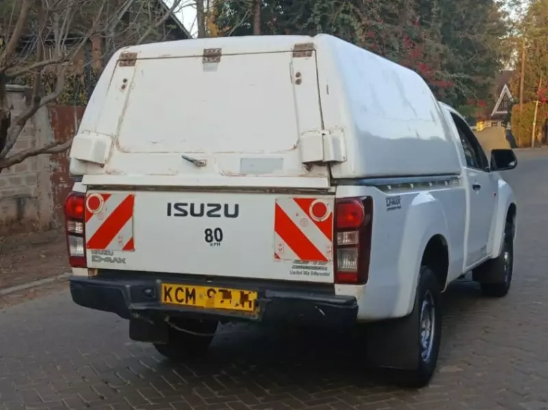 Isuzu D-Max   -
