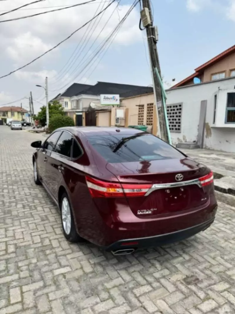 Toyota Avalon - 2015