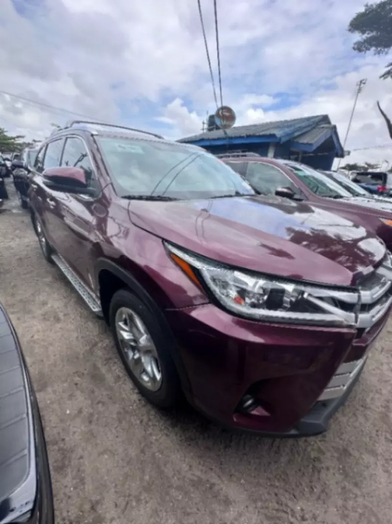 Toyota Highlander   - 2016