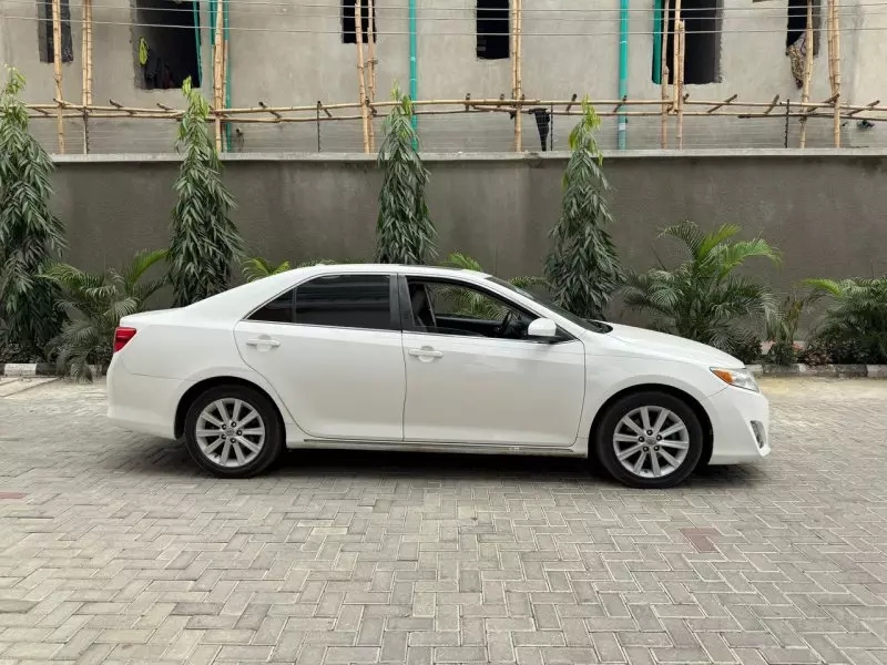 Toyota Camry   - 2014