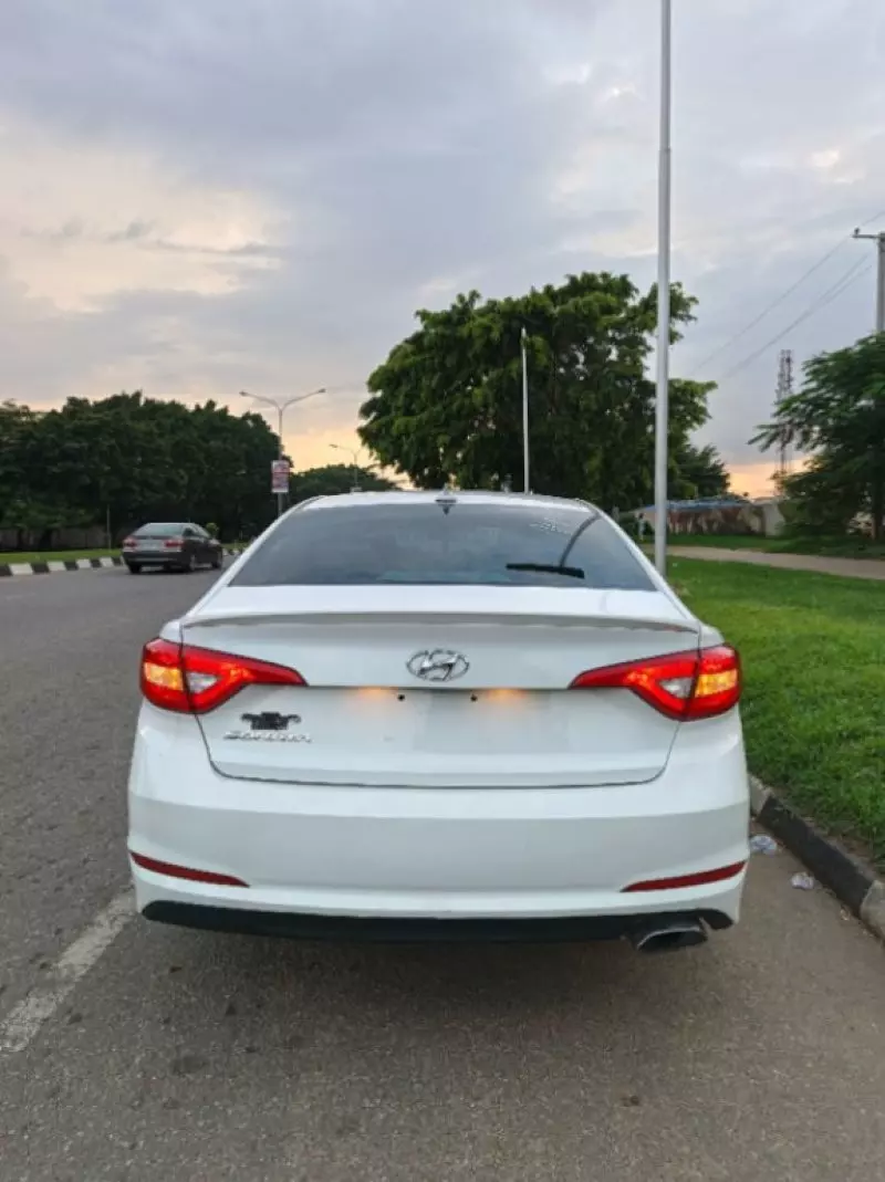Hyundai Sonata   - 2015