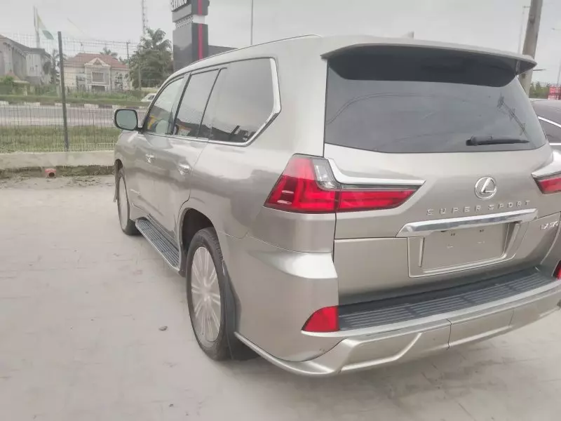 Lexus LX 570   - 2019