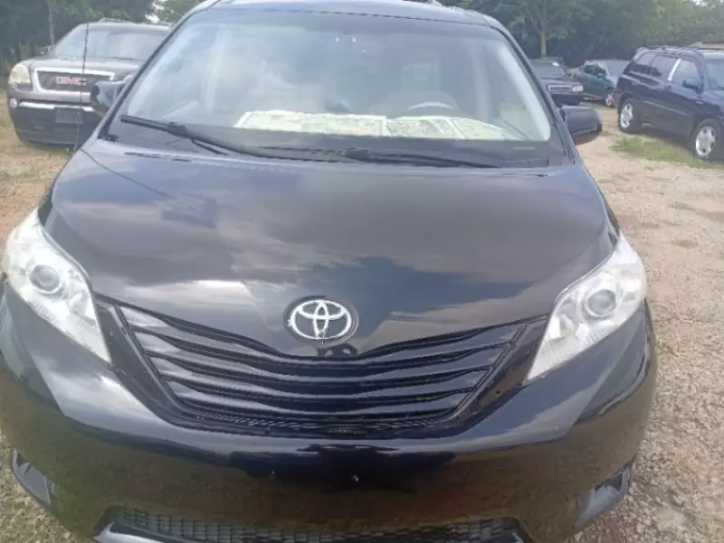 Toyota Sienna   - 2012