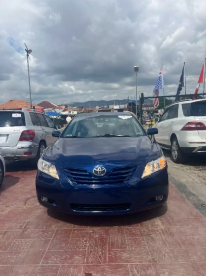 Toyota Camry   - 2009